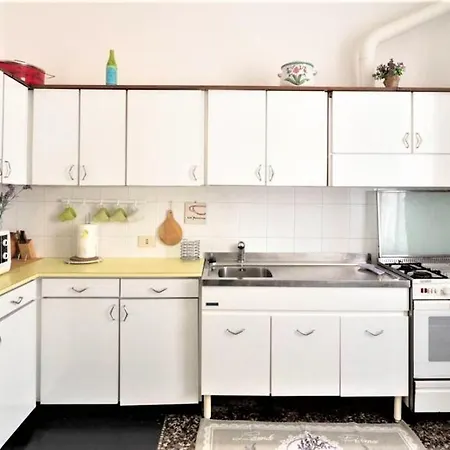 Guesthero - Via Pisacane Apartment Genoa